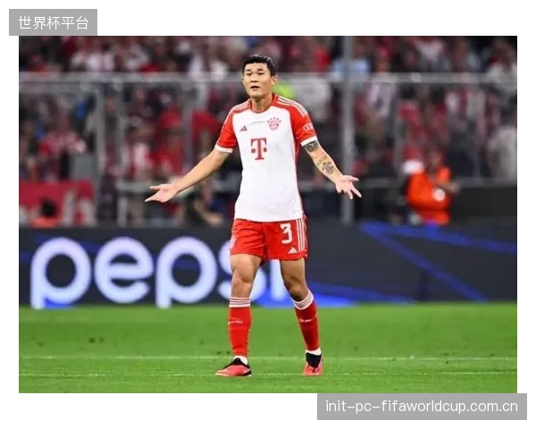 韩国队需应对捷克队的高空球威胁,金玟哉的防空能力将是后防线关键考验。 韩国队需应对捷克队的高空球威胁,金玟哉的防空能力将是后防线关键考验。